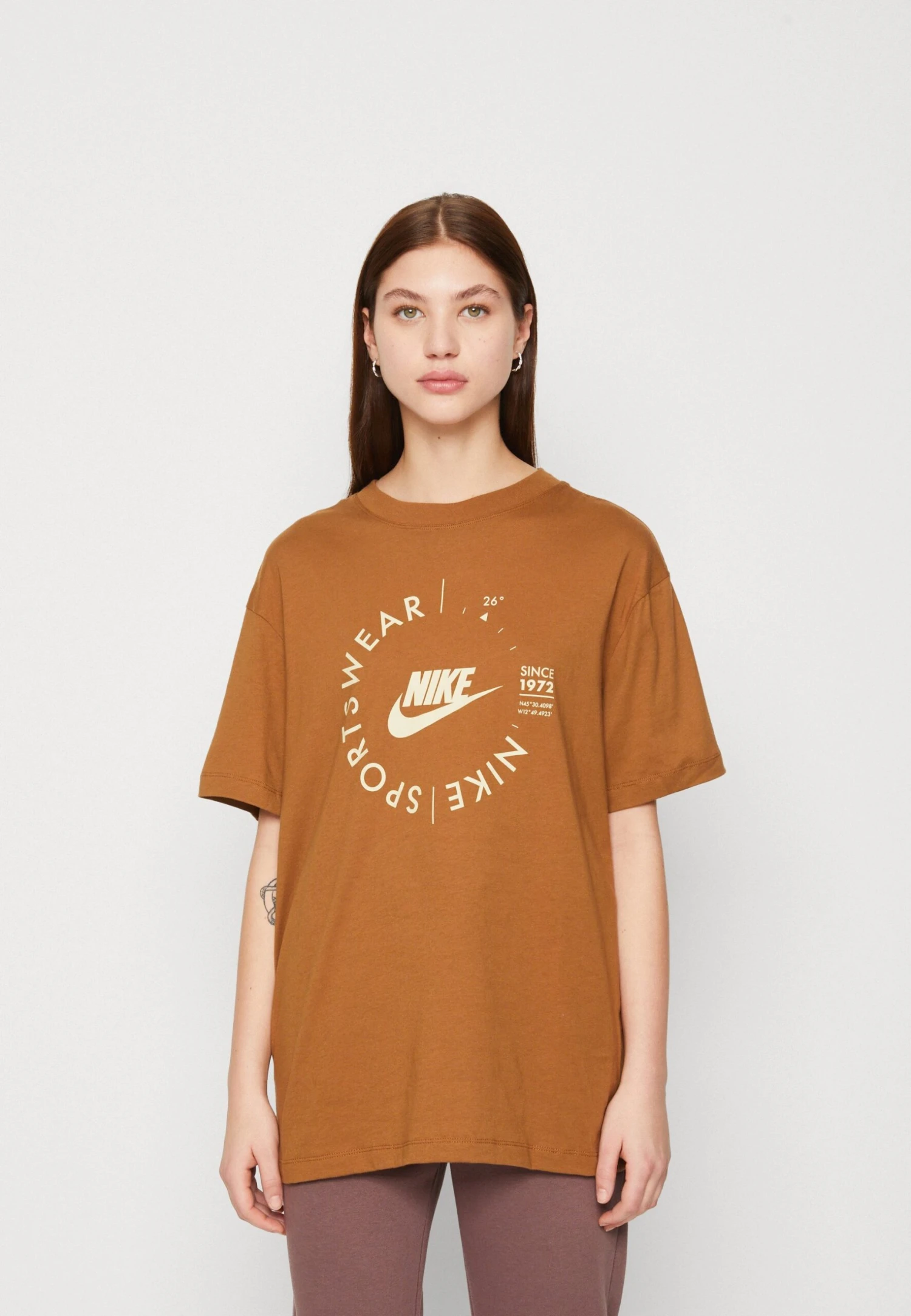 Nike Sportswear W Nsw Bf Prnt Su - Print T-Shirt - Ale Brown
