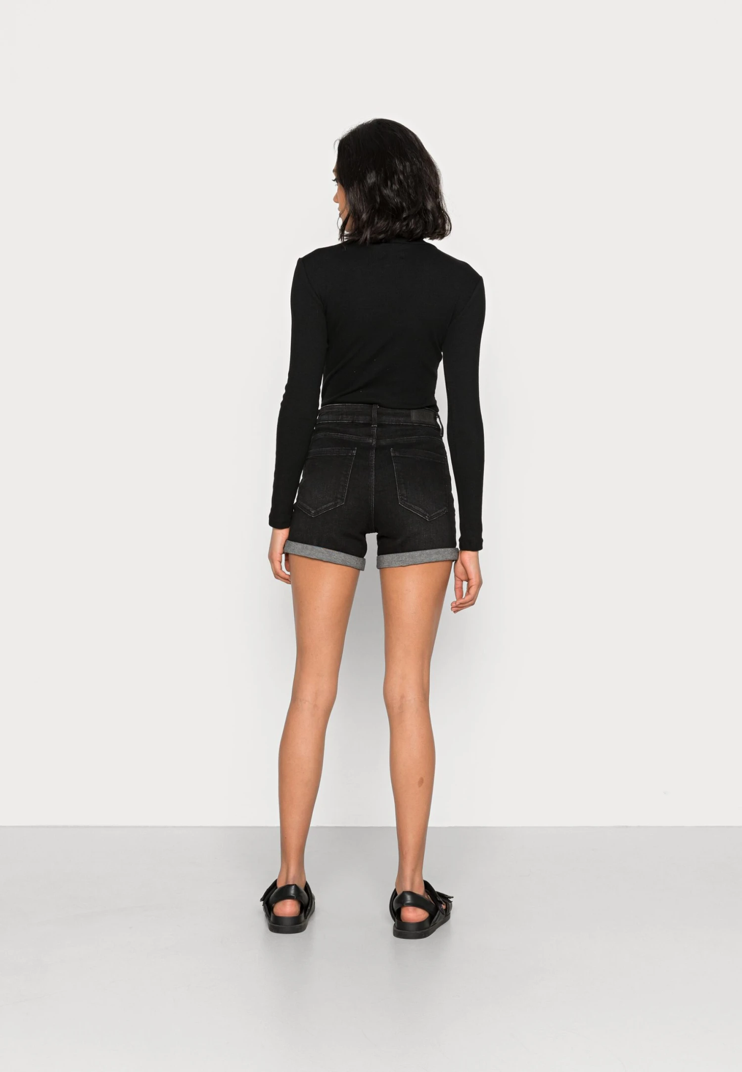 Vila Vidina It- Denim Shorts - Black Denim - Image 3