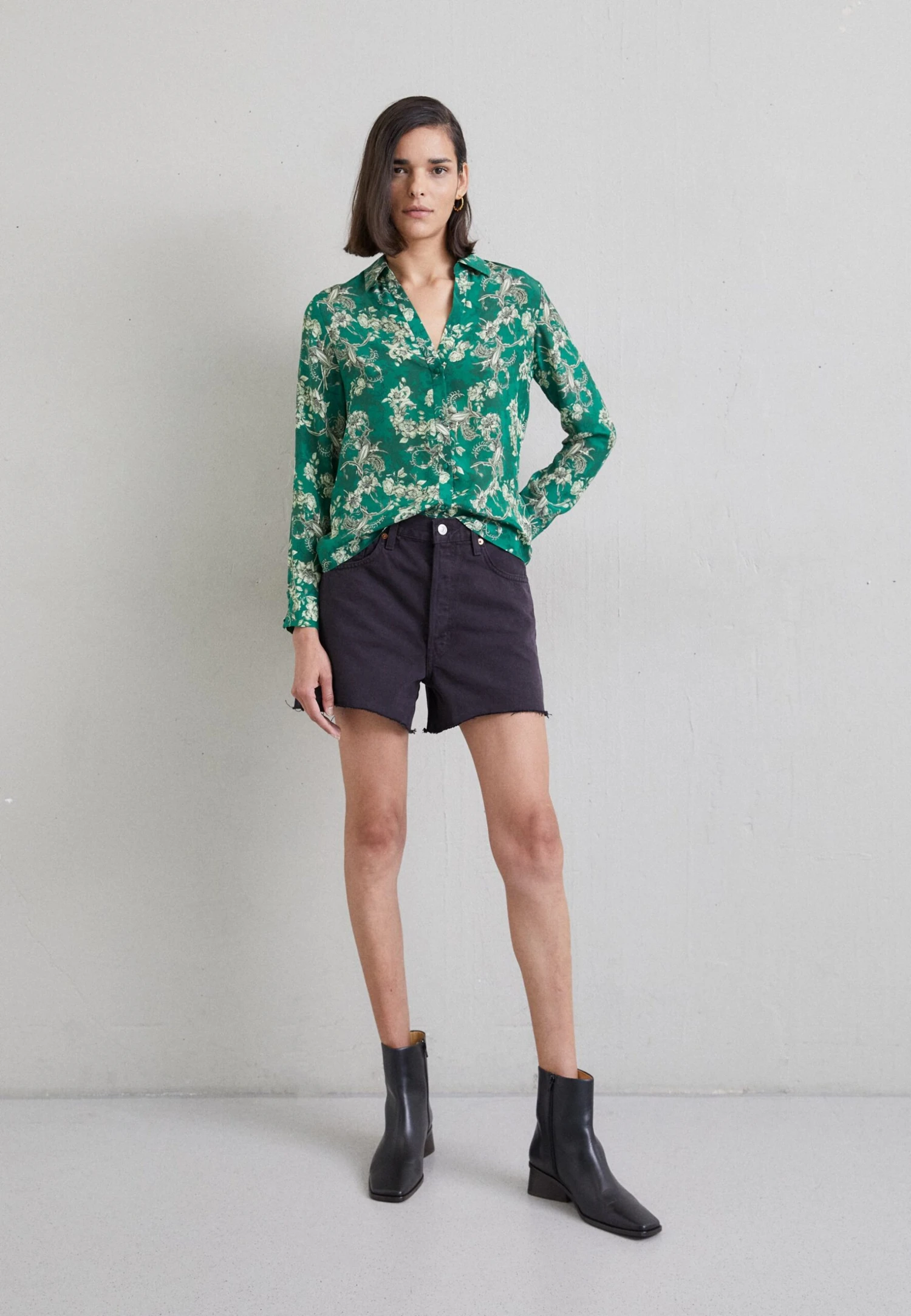 RE/DONE 90S Low Slung - Denim Shorts - Image 2