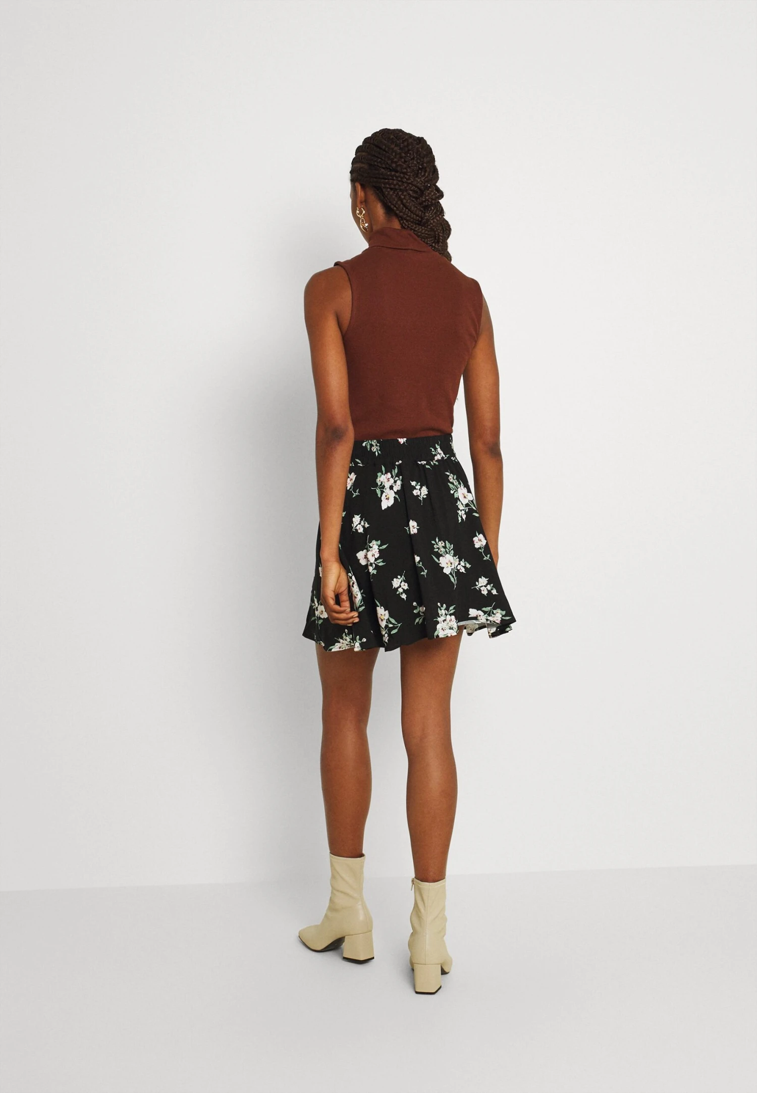 Vero Moda Vmsimply Easy Skater Skirt - Mini Skirt - Black/Sandy - Image 3