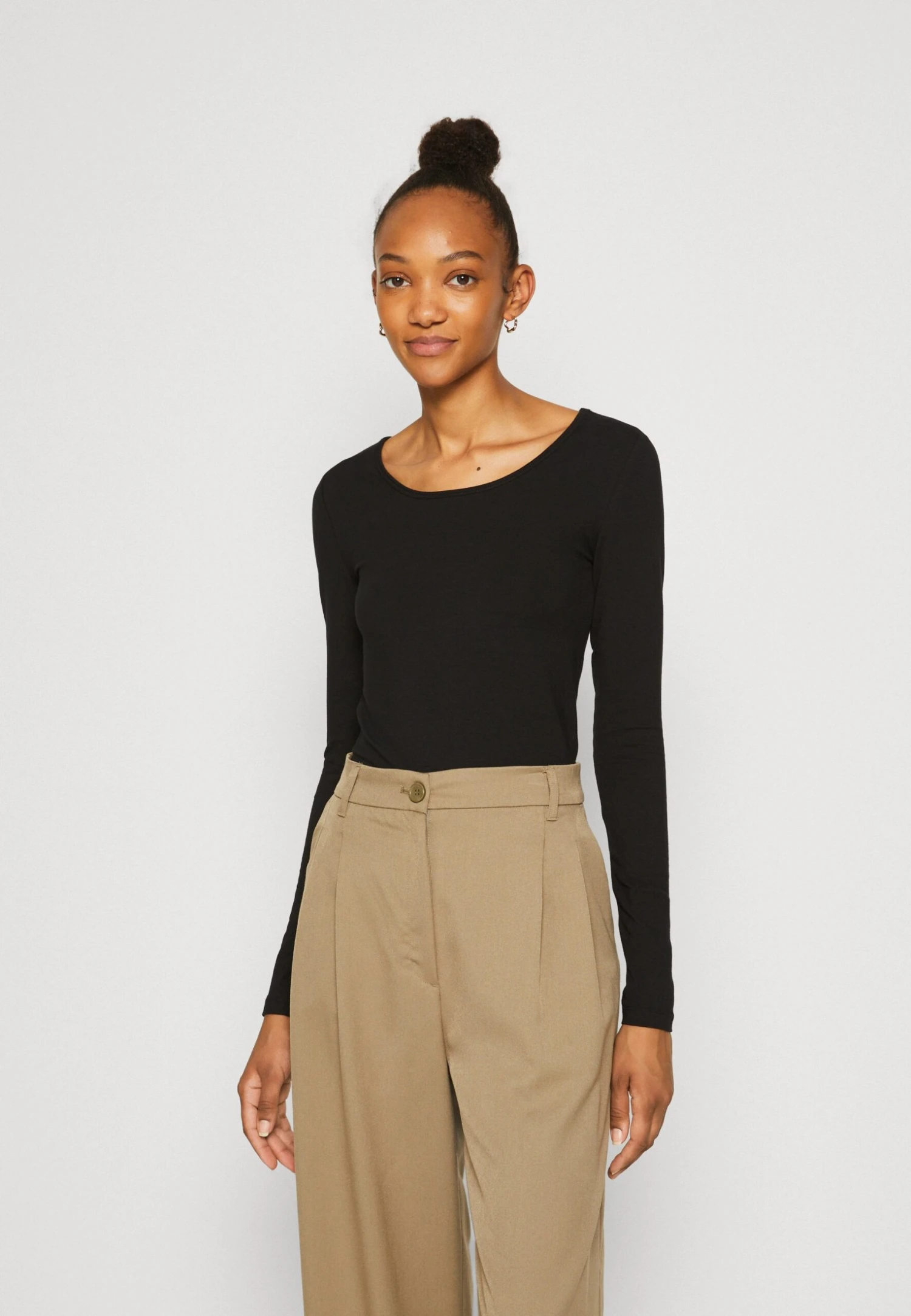 ONLY Onllive Love O Neck 3 Pack- Long Sleeved Top - Black/White - Image 4