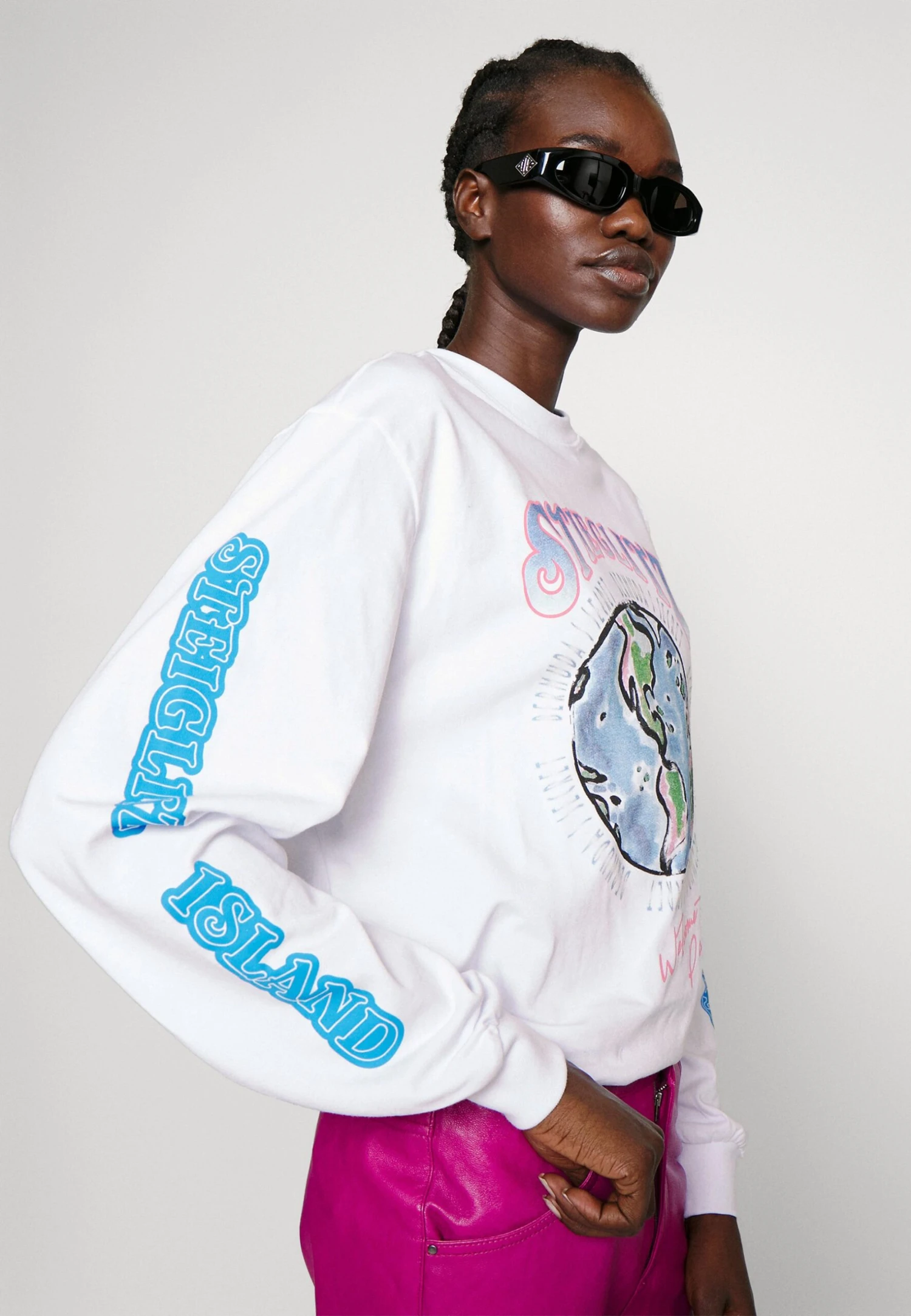 Yinlee Skate - Print T-Shirt - Image 4