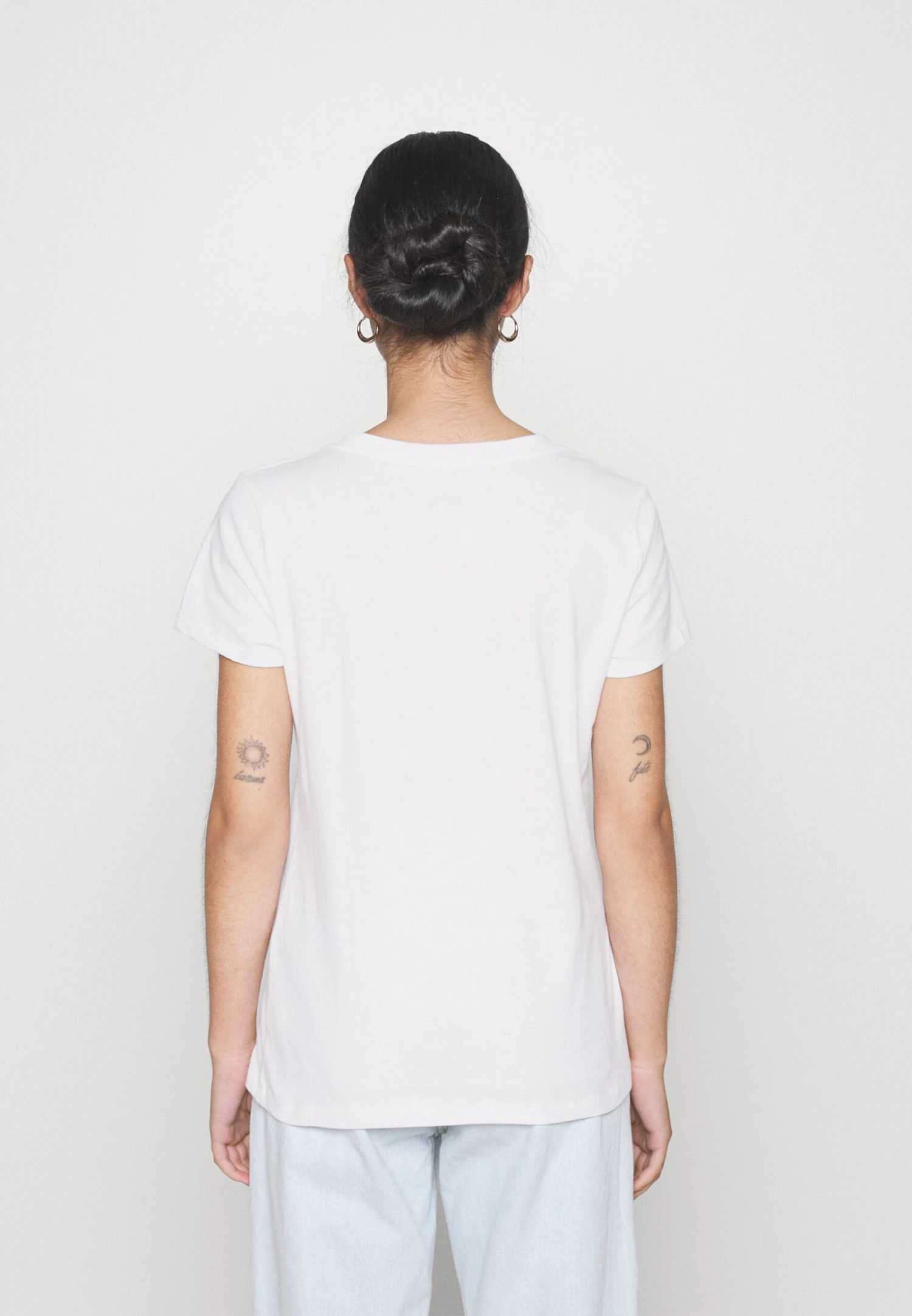 Tee - Print T-Shirt - Image 4