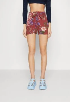 ONLY Onlnova Smilla Belt - Shorts - Mineral Red