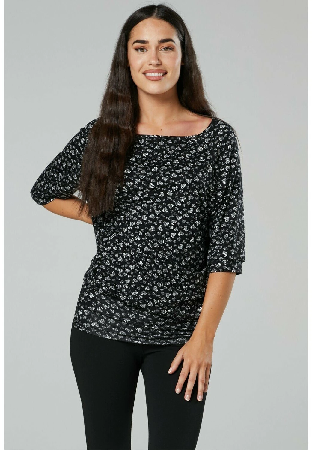 Happy Mama Print T-Shirt - Black With Hearts - Image 5