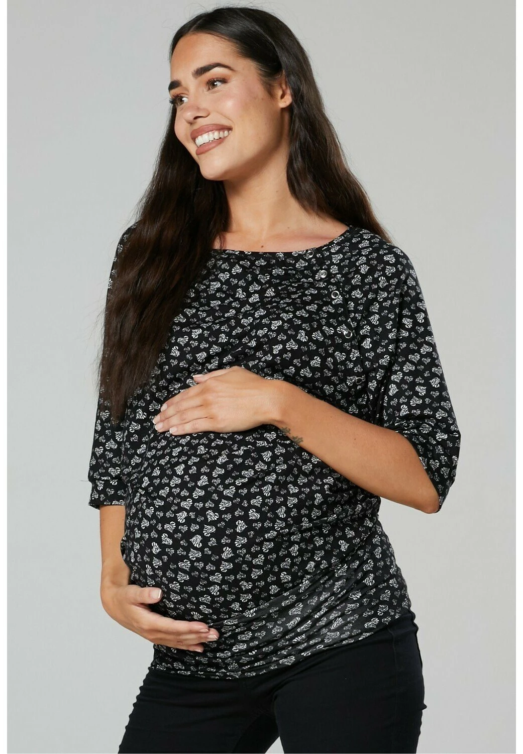 Happy Mama Print T-Shirt - Black With Hearts - Image 4