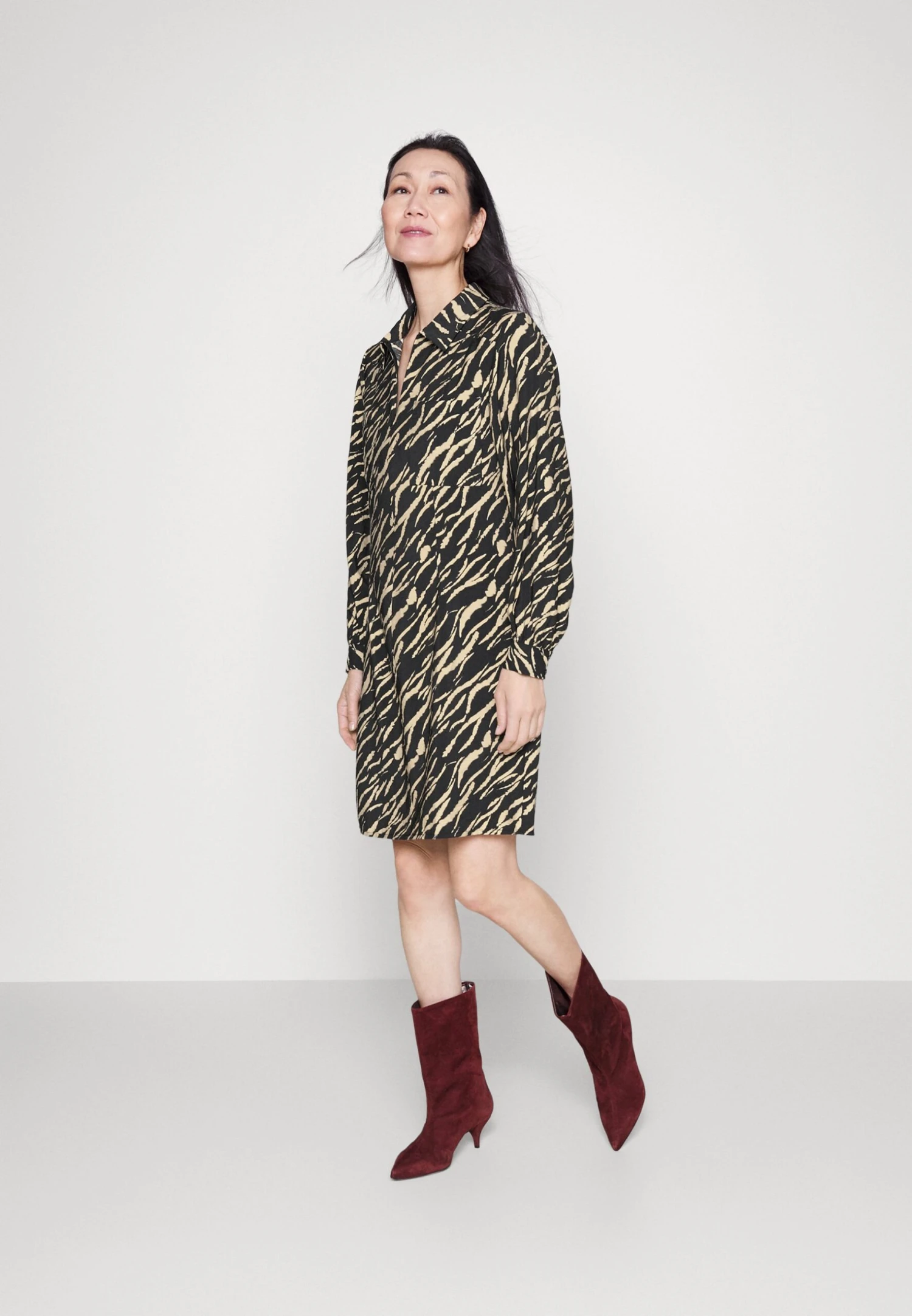 MOSS COPENHAGEN Janaya Benina Dress- Day Dress - Sand Stroke - Image 2