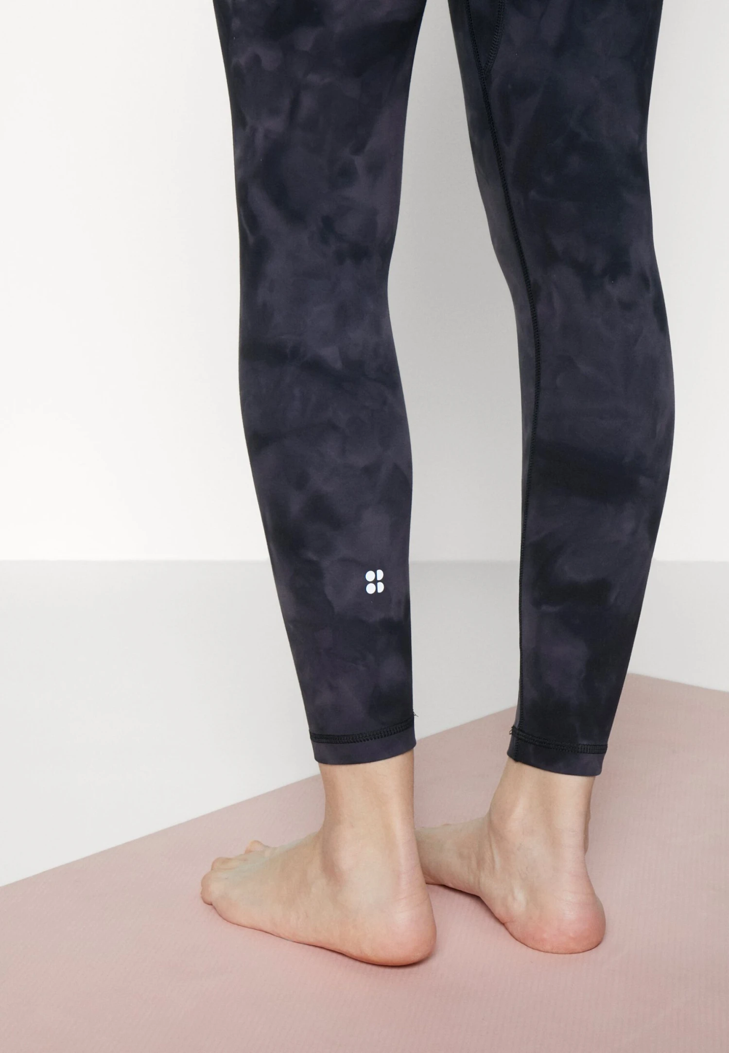 Sweaty Betty Super Soft Yoga Leggings - Leggings - Black - Image 4