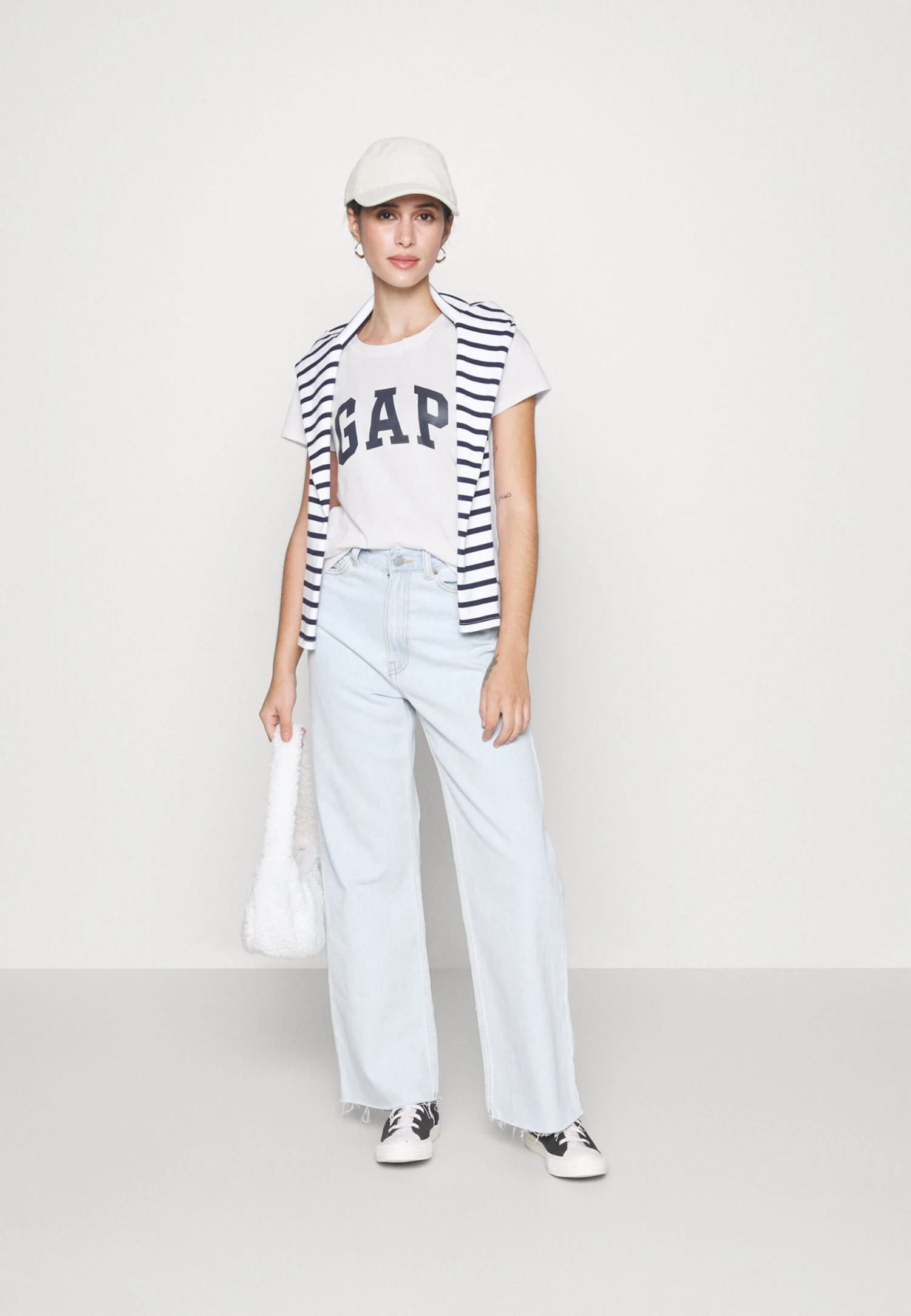 Tee - Print T-Shirt - Image 2