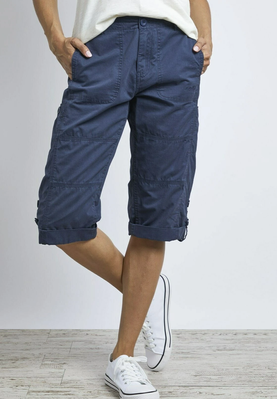 Salena 3/4 Length Oyster - Shorts - Navy - Image 2