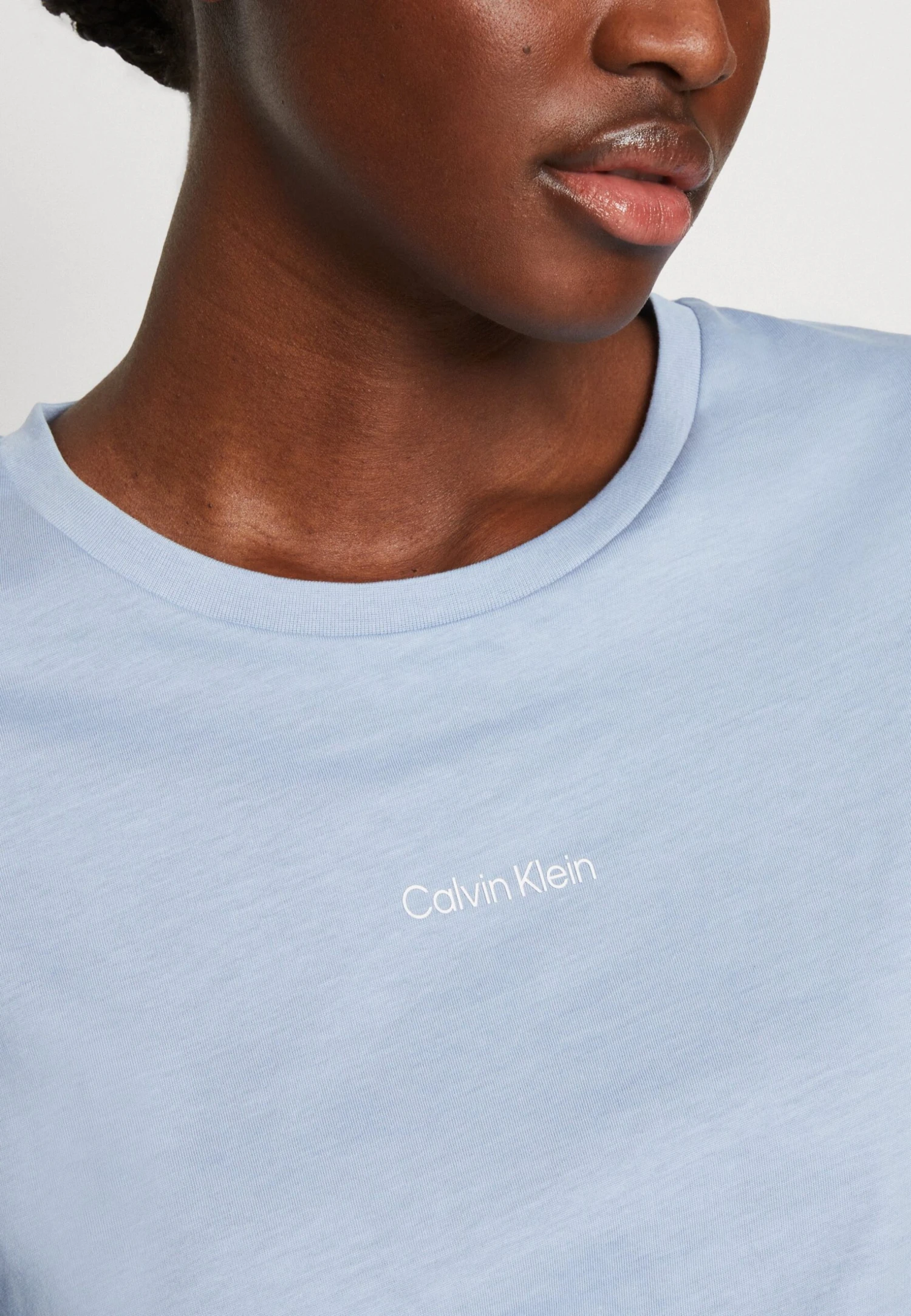 Calvin Klein Micro Logo - Basic T-Shirt - Image 6