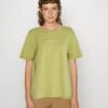 MOSS COPENHAGEN Terina Small Logo Tee - Basic T-Shirt - Cedar/Blue