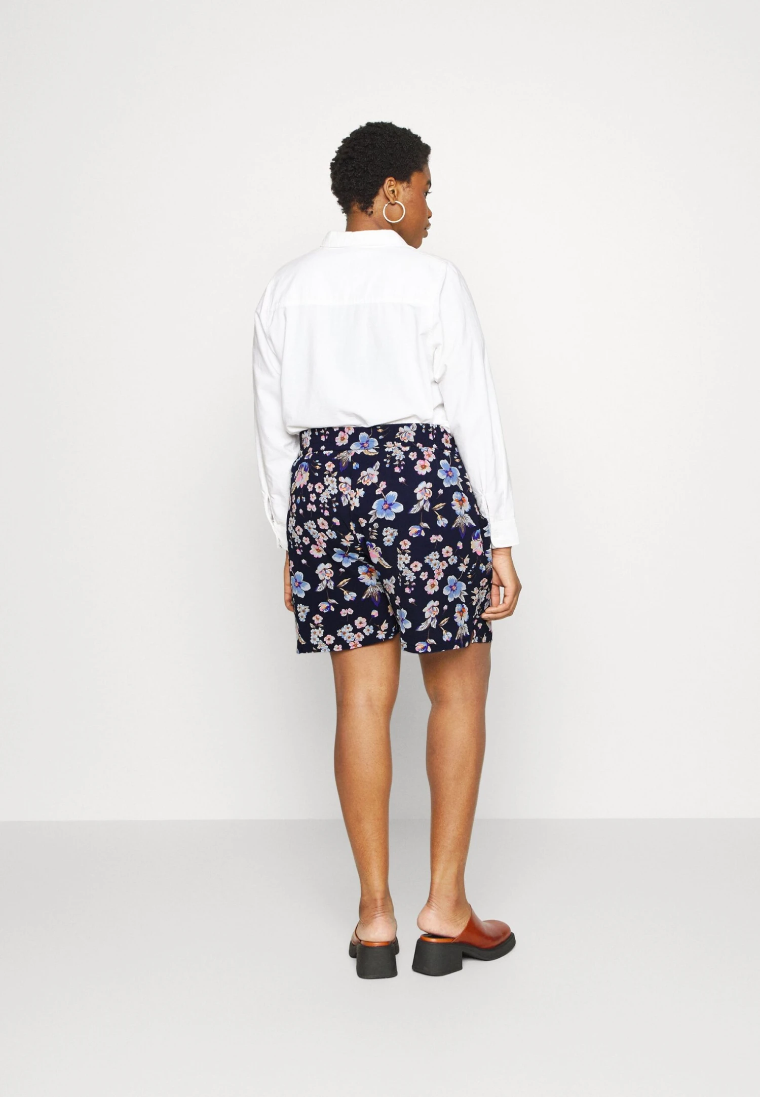 Oncnova Lux - Shorts - Image 3