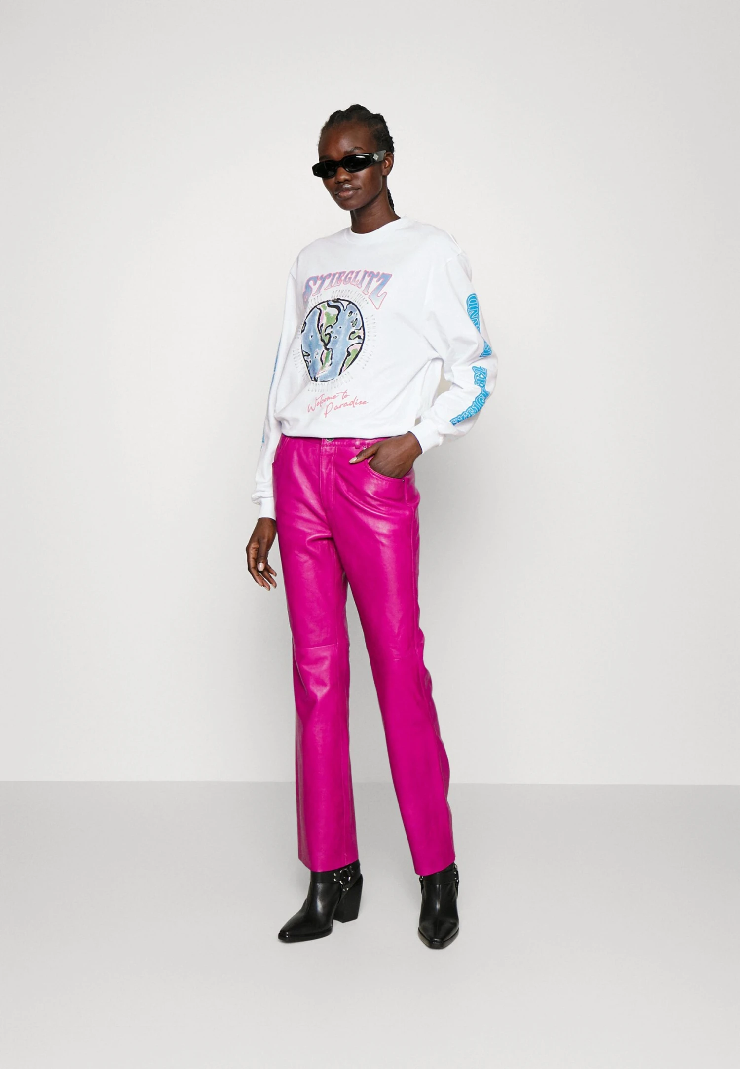 Yinlee Skate - Print T-Shirt - Image 2