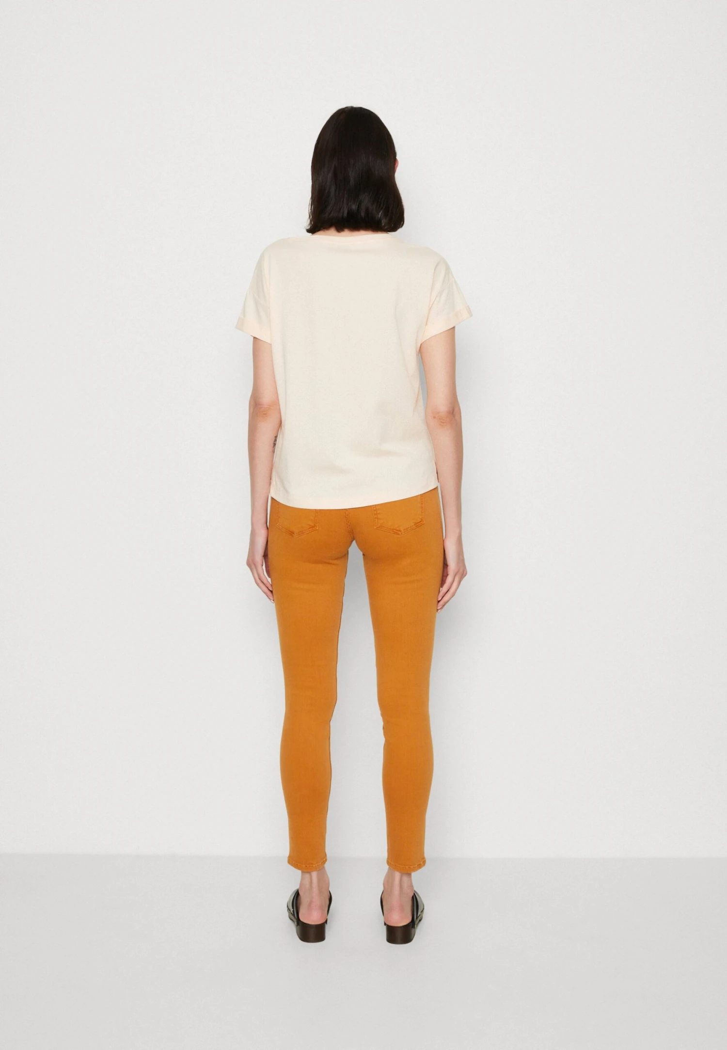 ESPRIT Shimmer Tee - Basic T-Shirt - Peach - Image 3